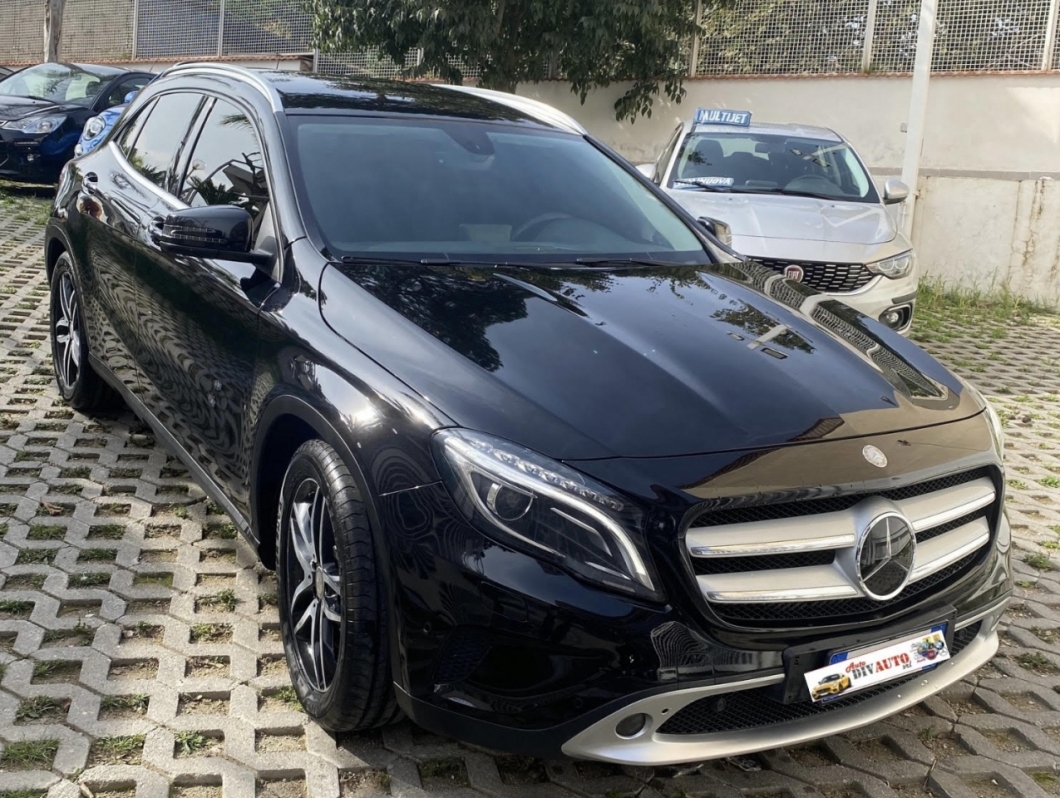 MERCEDES GLA..